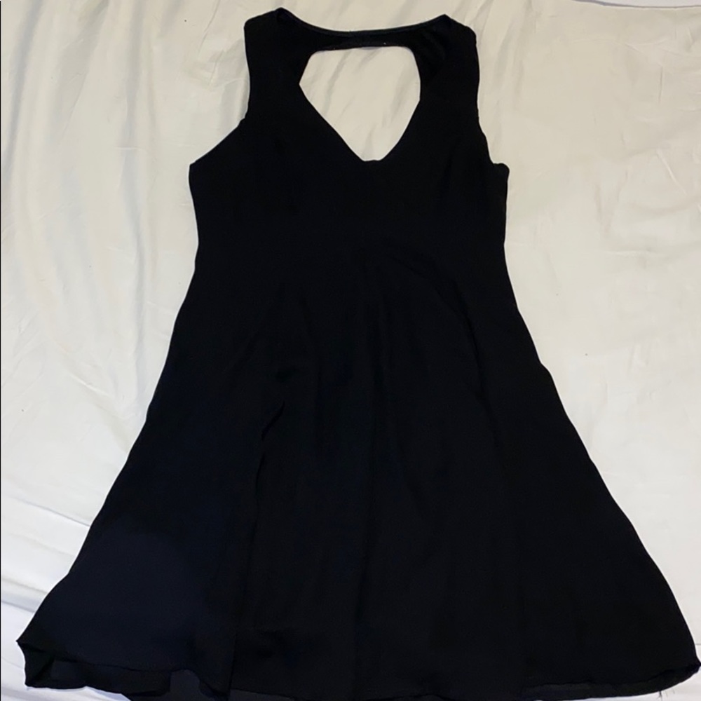 Backless black mini dress! 🖤